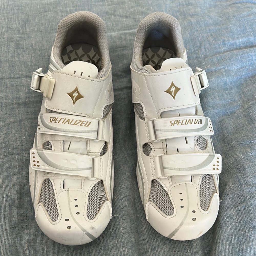 Specialized cycling shoes